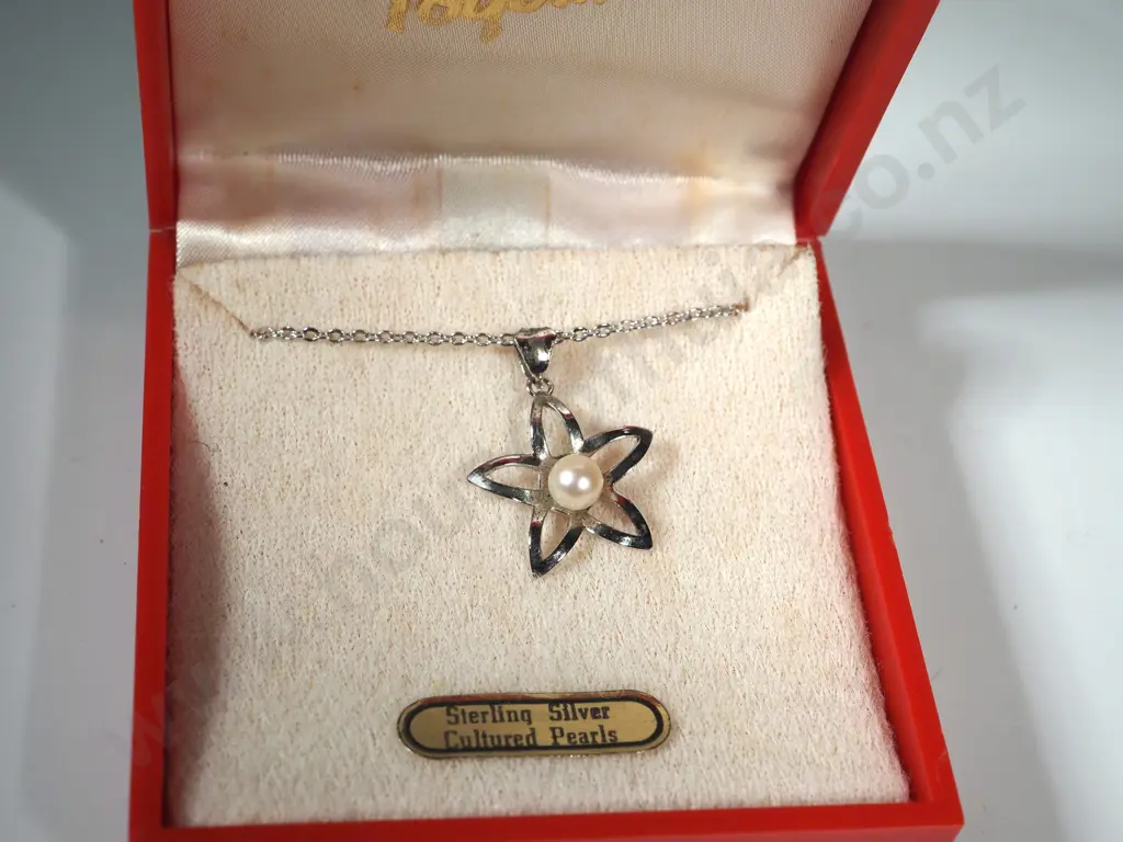 Boxed Toyomoto Sterling Silver Chain & Cultured Pearl Pendant. Image 1++