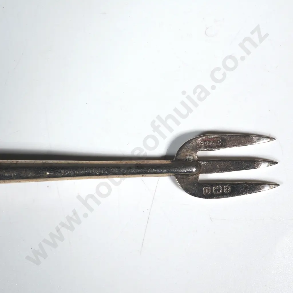 Sterling silver and MOP oyster fork Birmingham 1913 Image 1++