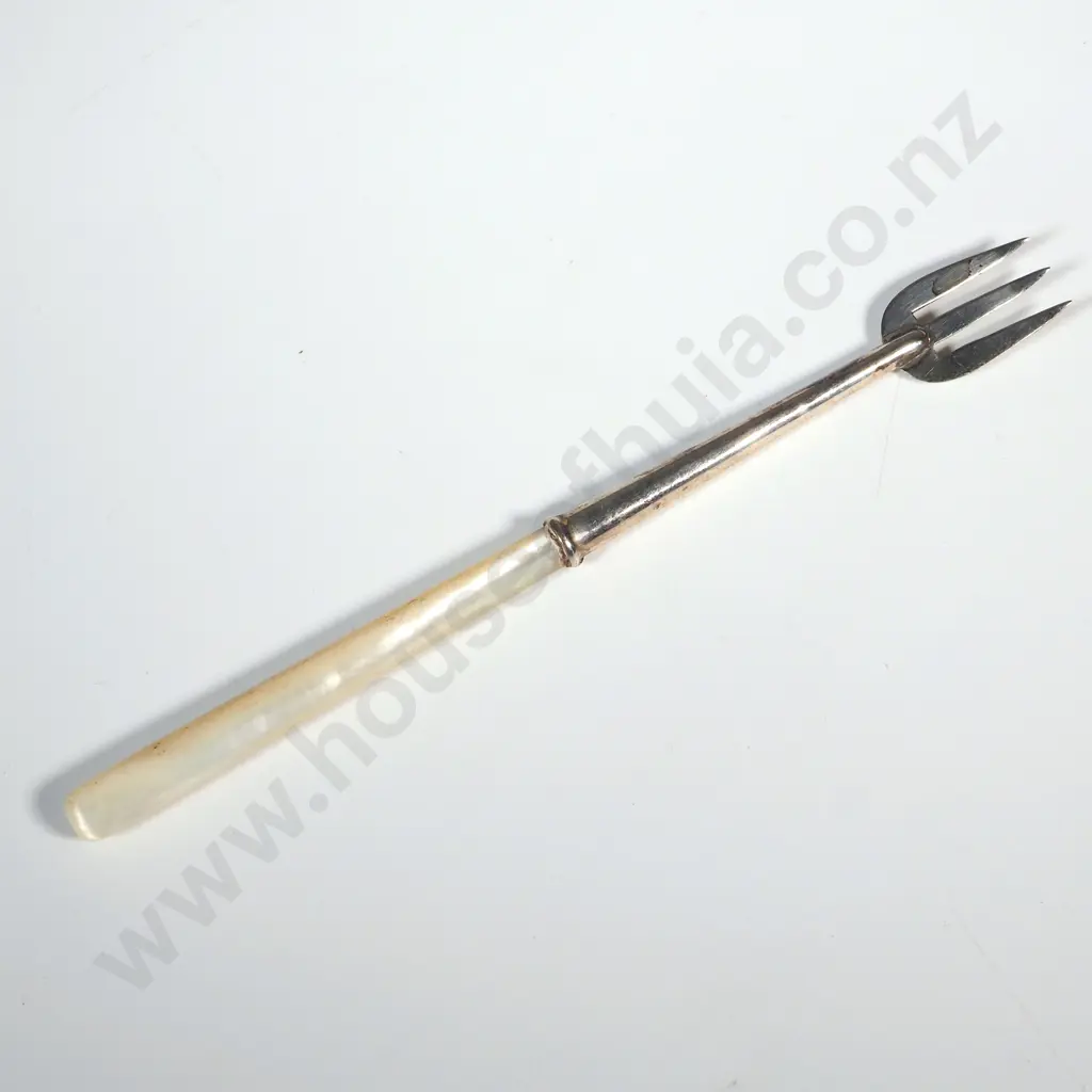 Sterling silver and MOP oyster fork Birmingham 1913 Image 1++