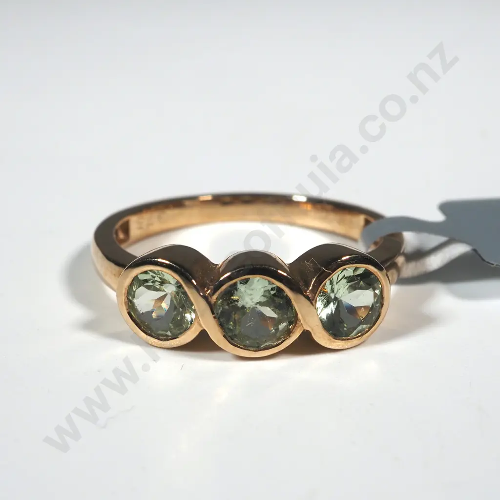9ct Gold & Three Stone Gibari Garnet Ring  Image 1++