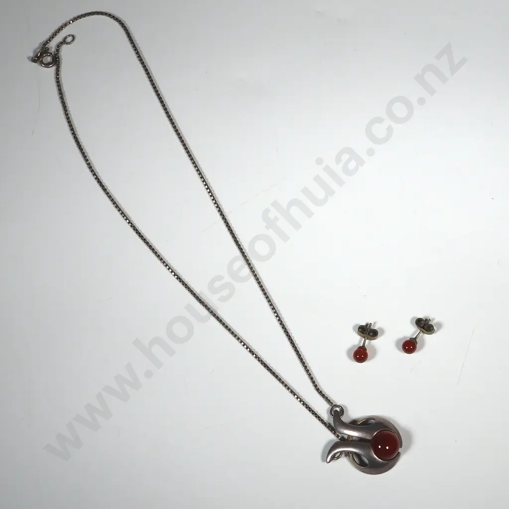 Vintage Modernist Amber Pendant On Chain Complete With Matching Amber Stud Earrings Image 1++