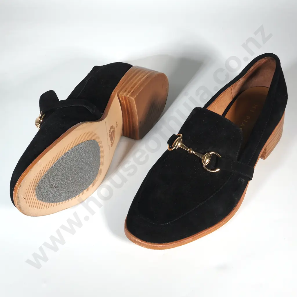 One Pair New Mi Piaci Suede  Black w Gold Trim Shoes Size 39 Image 1++