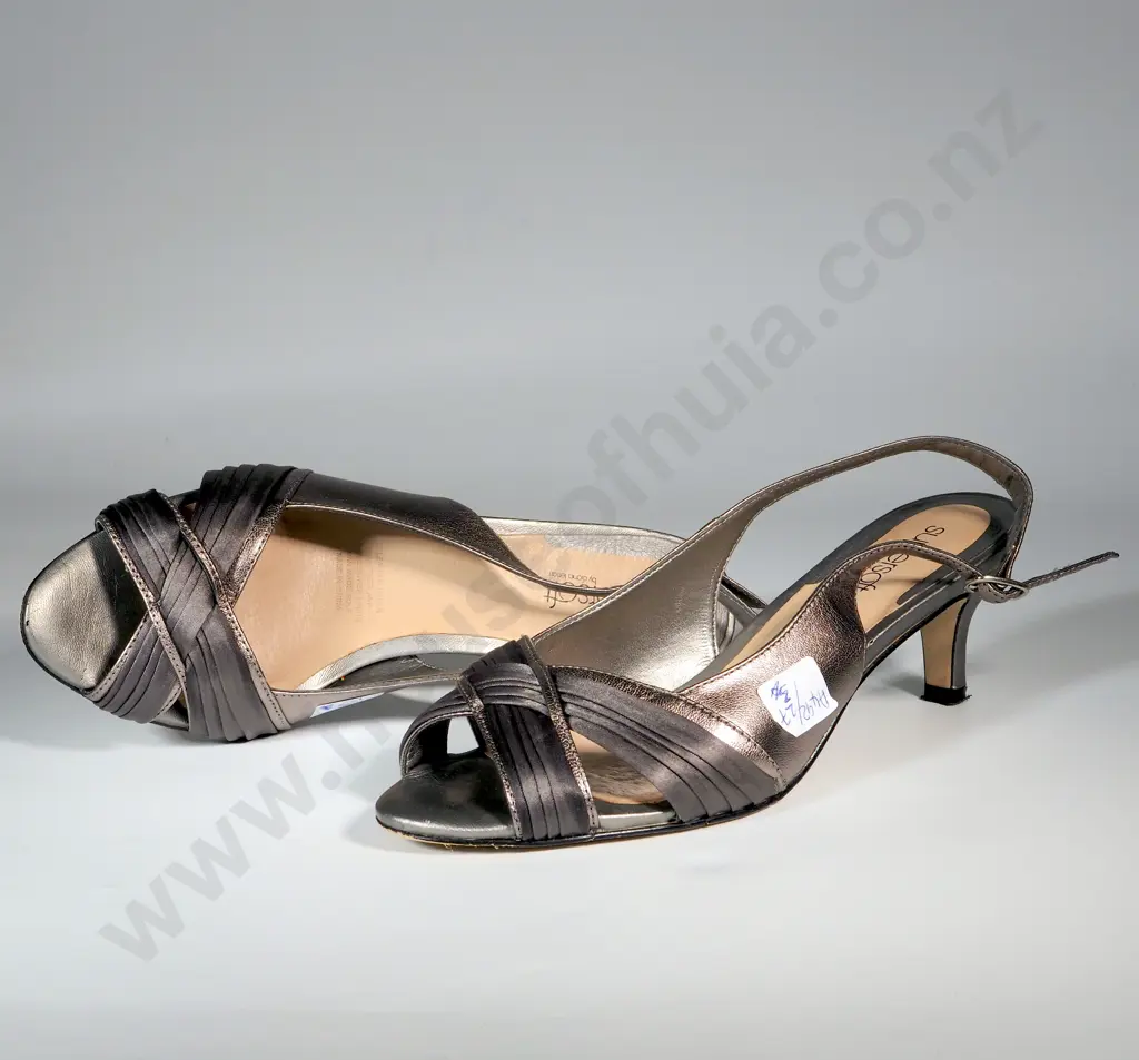 One Pair Supersoft Silver Evening Heeled Sandals Size 81/2C Image 1++