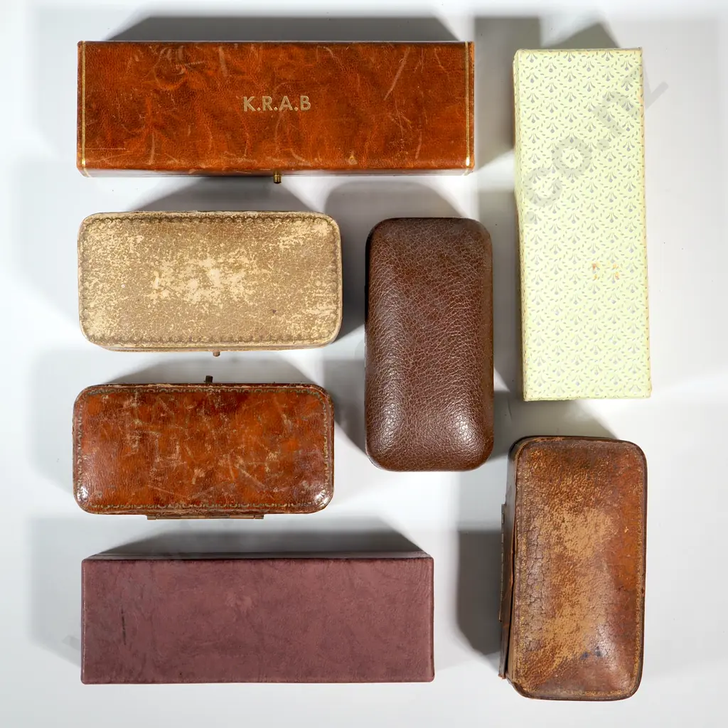 Bag Containing Antique & Vintage Watch/Bracelet Boxes Image 1++