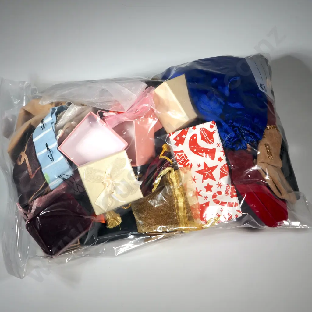 Quantity Of Jewellery Boxes & Bags. Some Vintage.  Image 1++