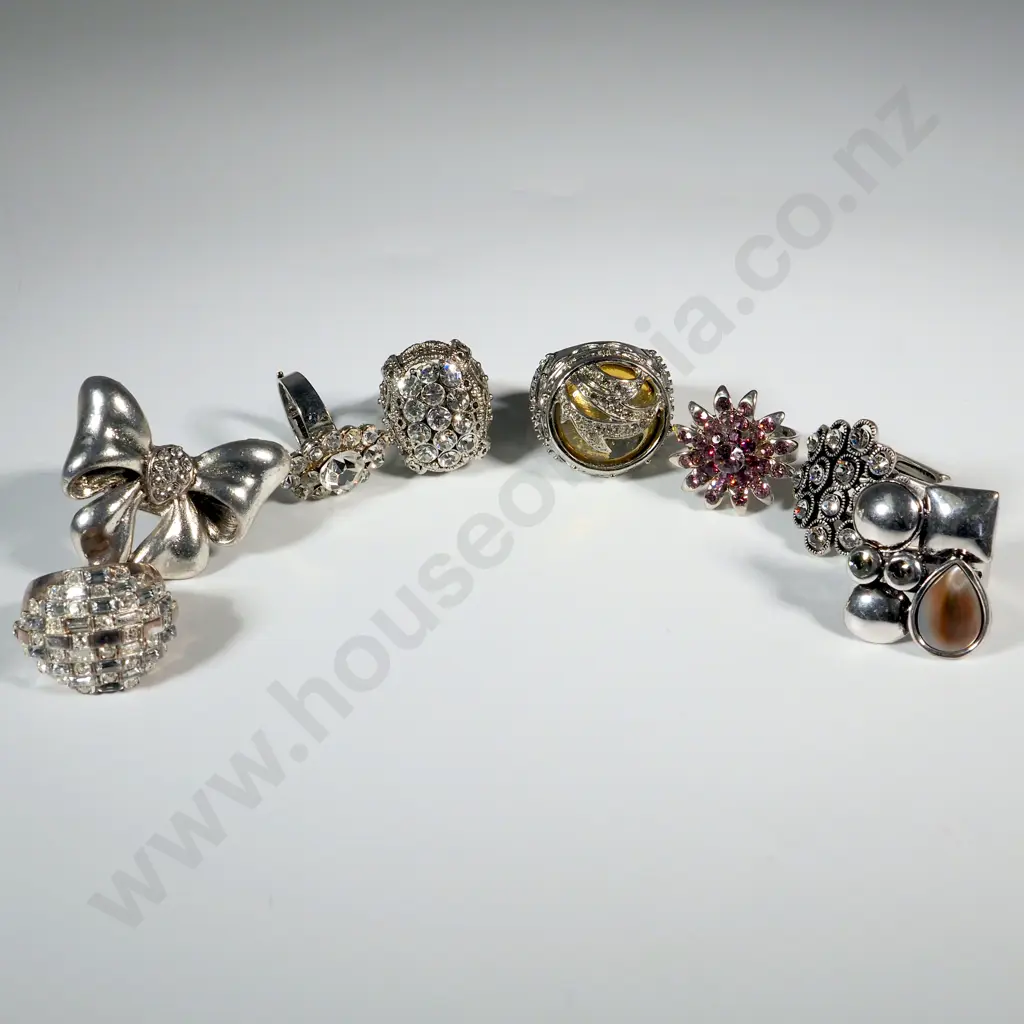 Collection Of Costume Jewellery  Rings Of Varying Sizes Image 1++