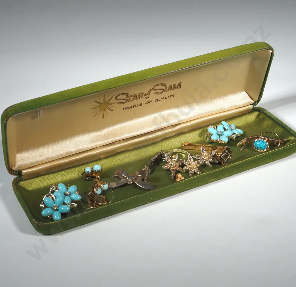 Box of Assorted Costume Jewellery Image 1++