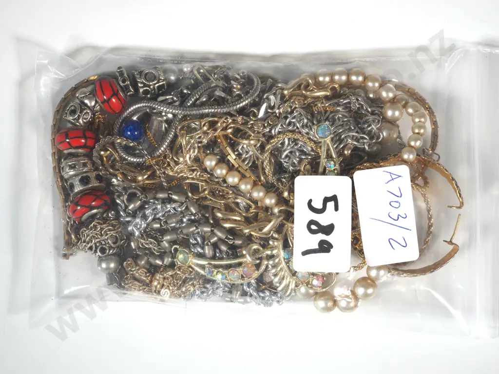 Assorted Bag of Costume Jewellery  Image 1++