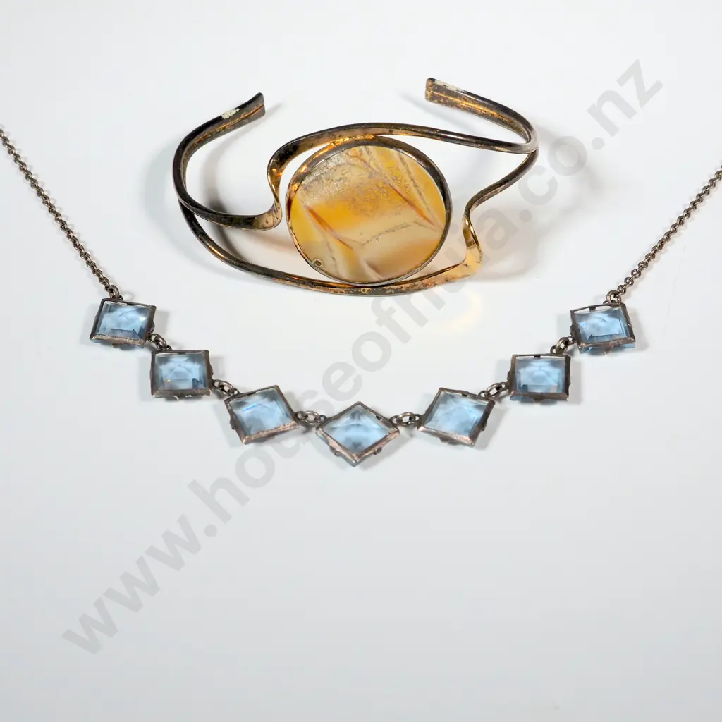 Two Pieces of Costume Jewellery Image 1++