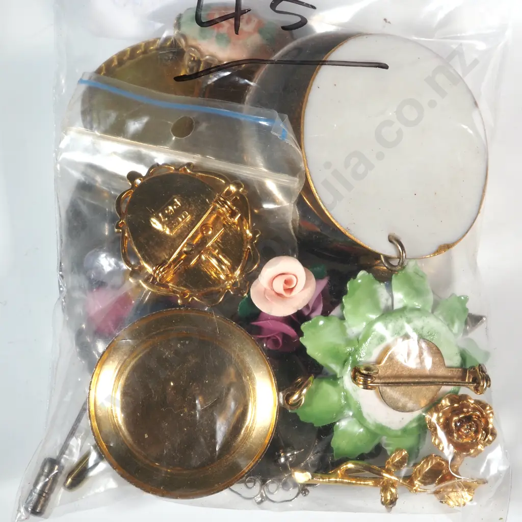 Quantity Of Brooches With Pictorial Insets; Mainly Roses & A Pill Box With Roses  Image 1++