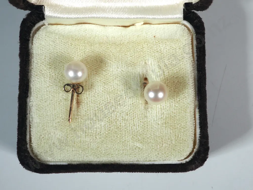Pair Of Pearl Earrings In A Don Stewart Ltd. Jewellers Box  Image 1++