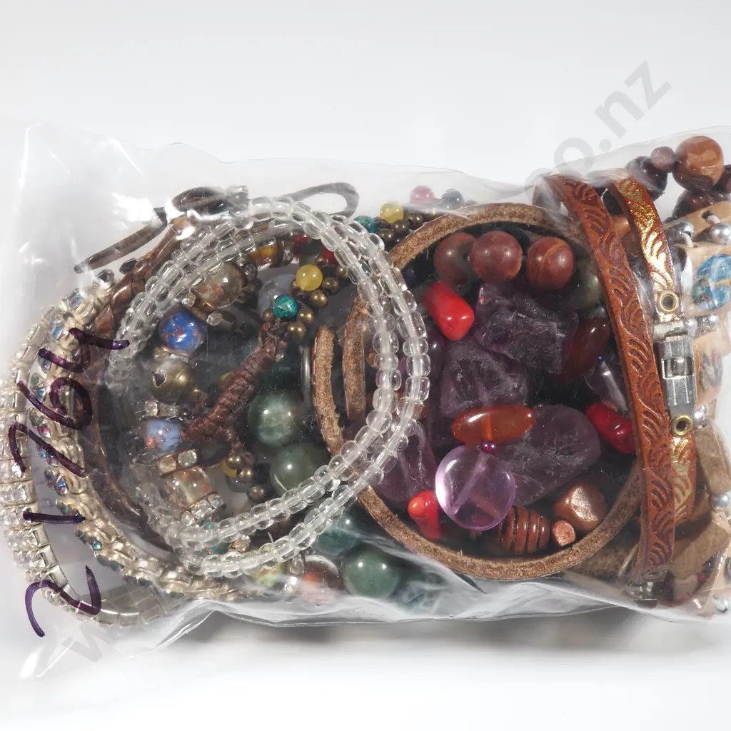 Bag Of Costume Bracelets Including Glass & Stone Bracelets Image 1++
