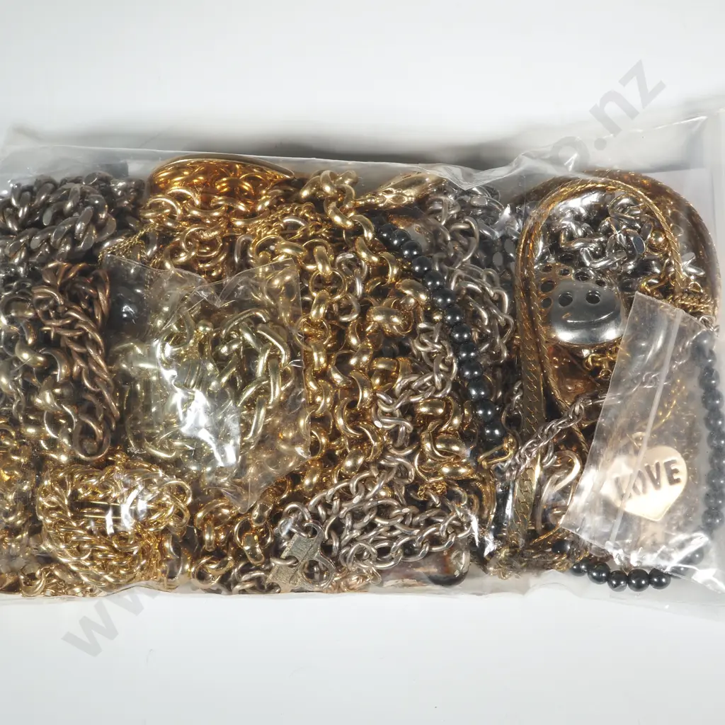 Quantity Of Gold & Silver Coloured Chains  Image 1++