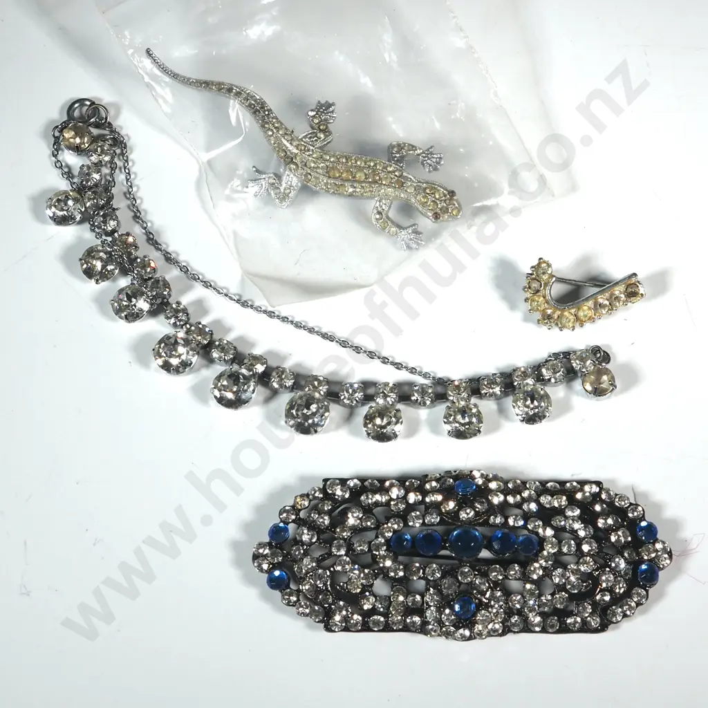 Vintage Diamante Necklace, Large Blue & White Stone Brooch & A Lizard Brooch  Image 1++