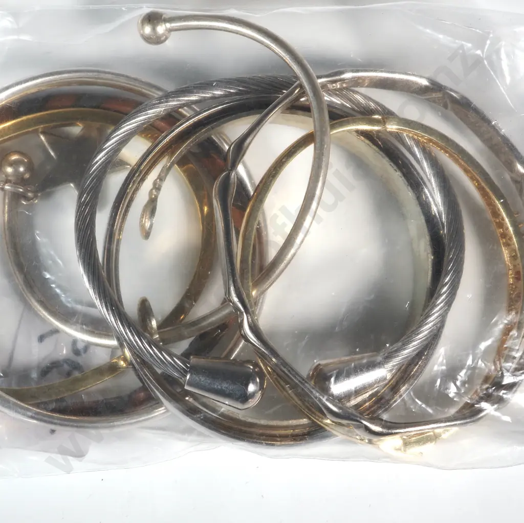 Quantity Of Costume Jewellery Bangles Image 1++