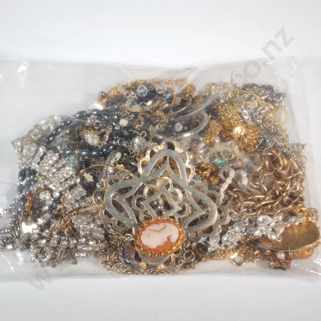 Quantity Of Costume Jewellery; Mainly Necklaces & Pendants Image 1++