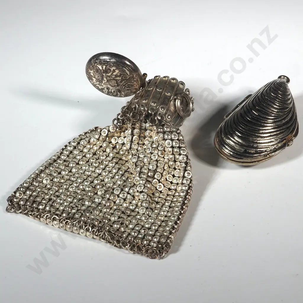 Vintage Expandable Evening Bag & Pendant In The Form Of A Mussel  Image 1++