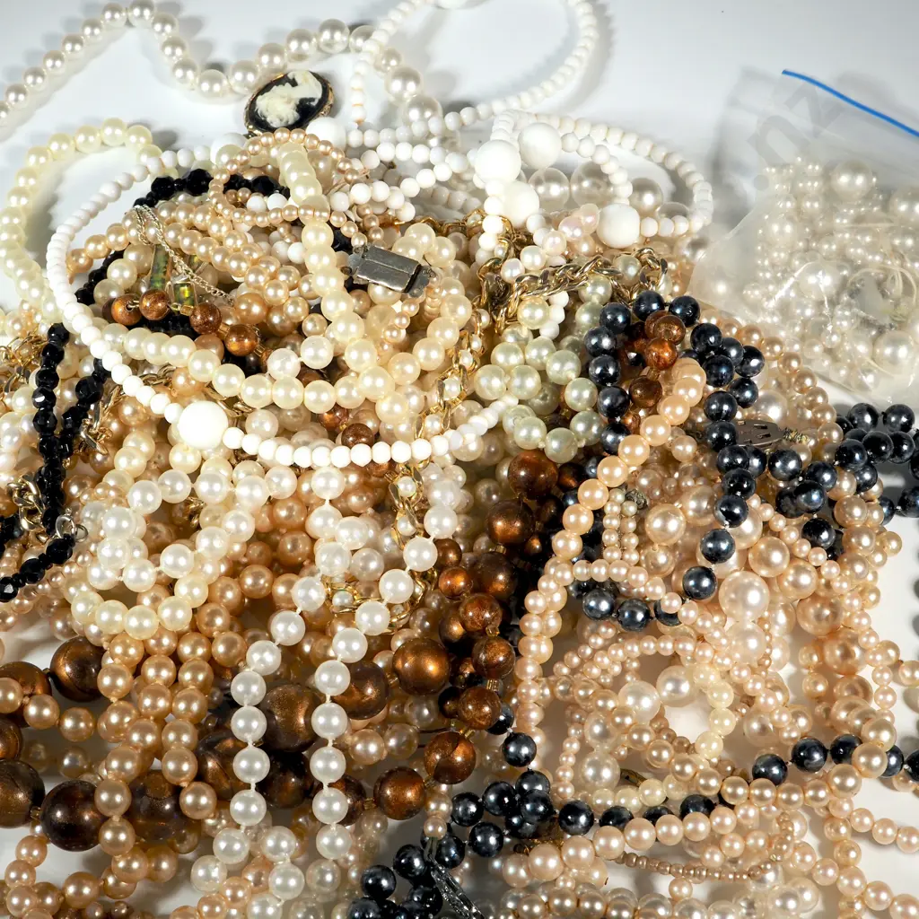 Large Quantity Of Faux Pearls Of Various Sizes  Image 1++