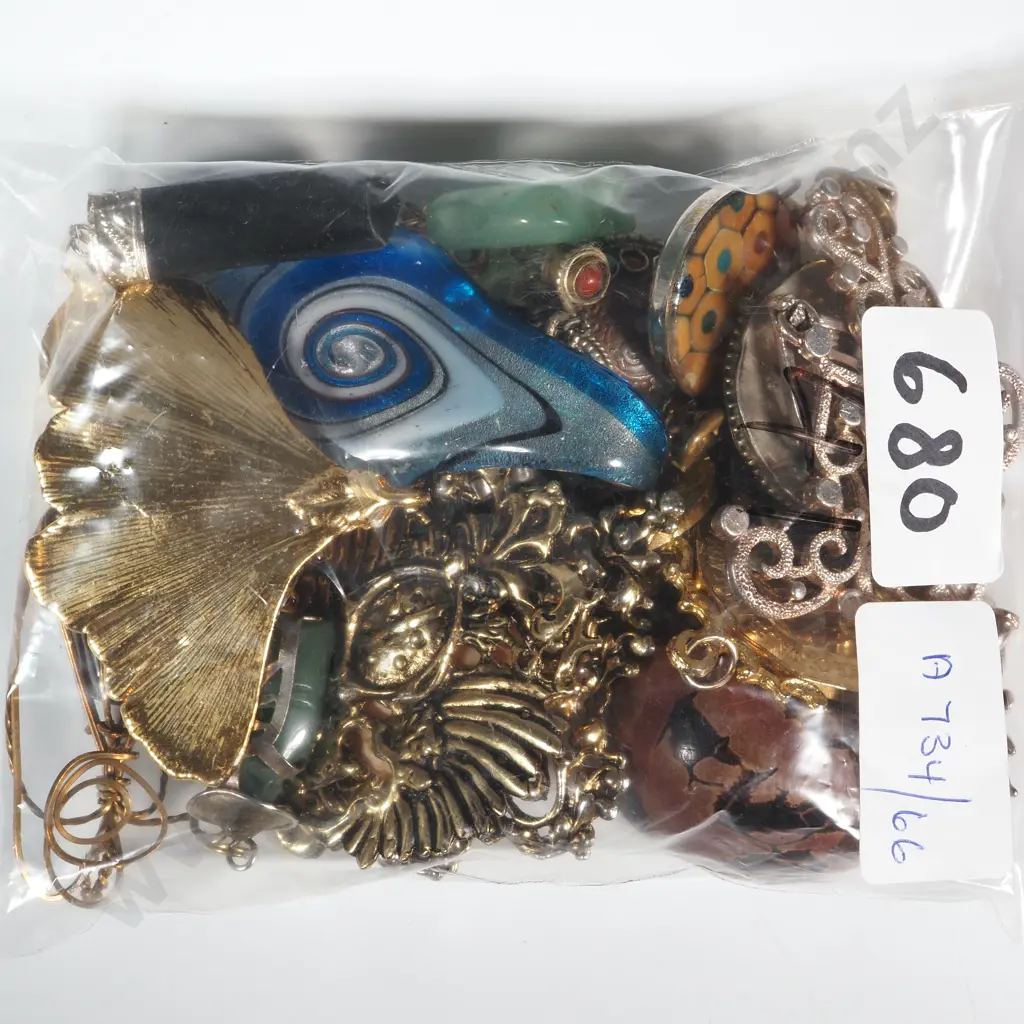 Quantity Of Costume Jewellery To Include Mainly Pendants  Image 1++