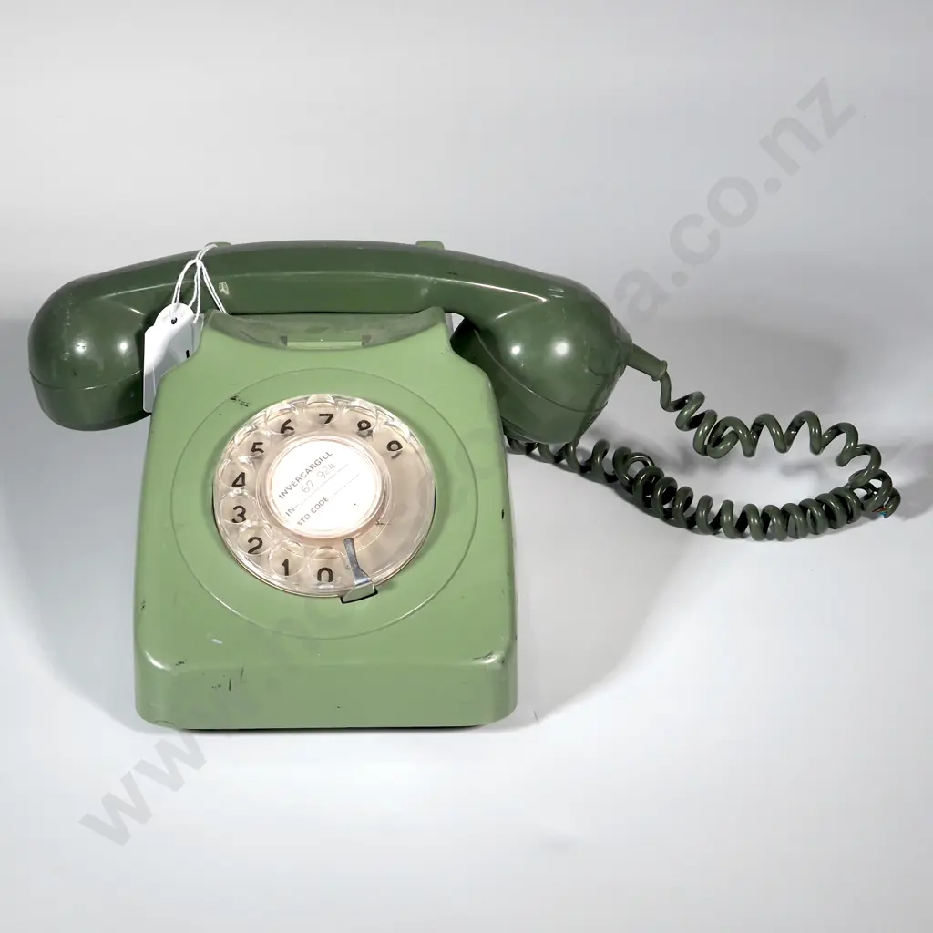 Vintage Two Tone Green Rotary Telephone, NZ Post Office Type 101 Image 1++