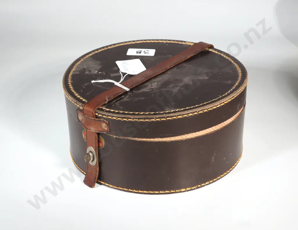 Letholite Circular Collar Box Complete with Collars  Image 1++