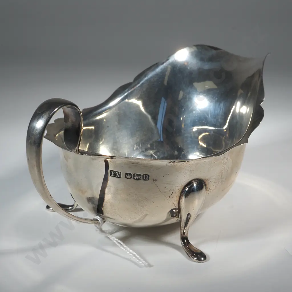 Sterling Silver Gravy Boat. Sheffield 1937 Image 1++