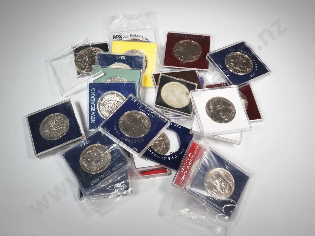 22 Crown Sized UNC Coinage - Mainly New Zealand  Image 1++
