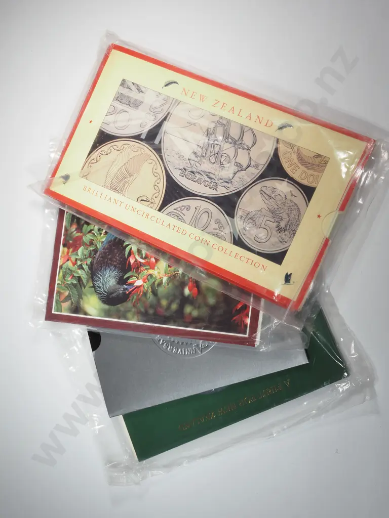 Five New Zealand Uncirculated Coin Sets  Image 1++
