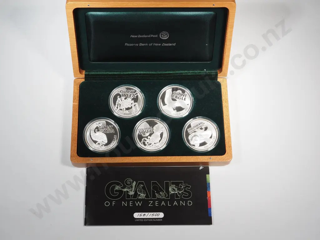 2009Giants of New Zealand Cased Coin Set 5 Ounces of Pure Silver  Image 1++