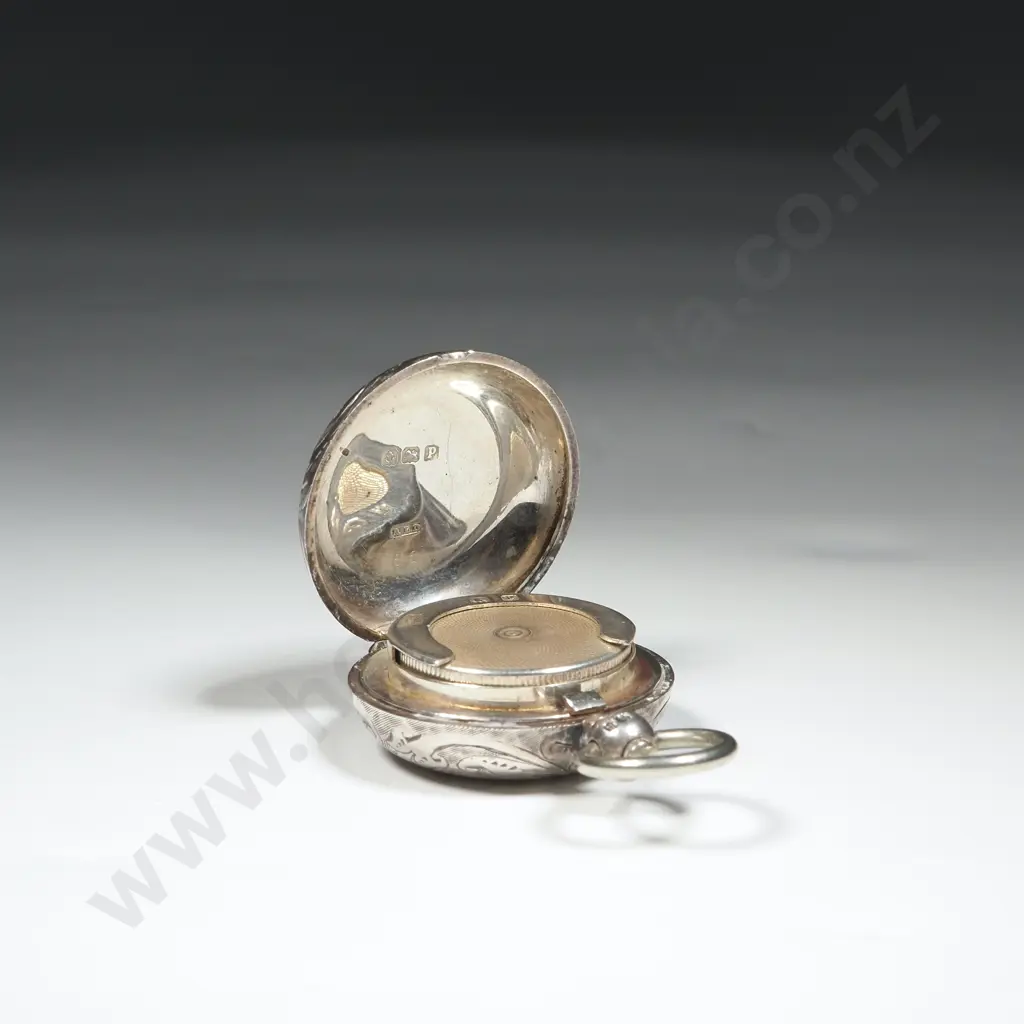 Sterling Silver Sovereign Case With Engraved Scoll Decoration. Birm 1914 Image 1++