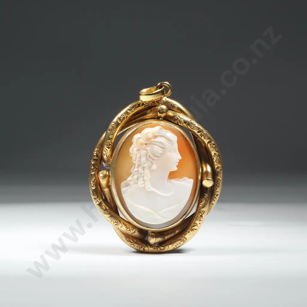 Impressive Rolled Gold Cameo Pendant Image 1++