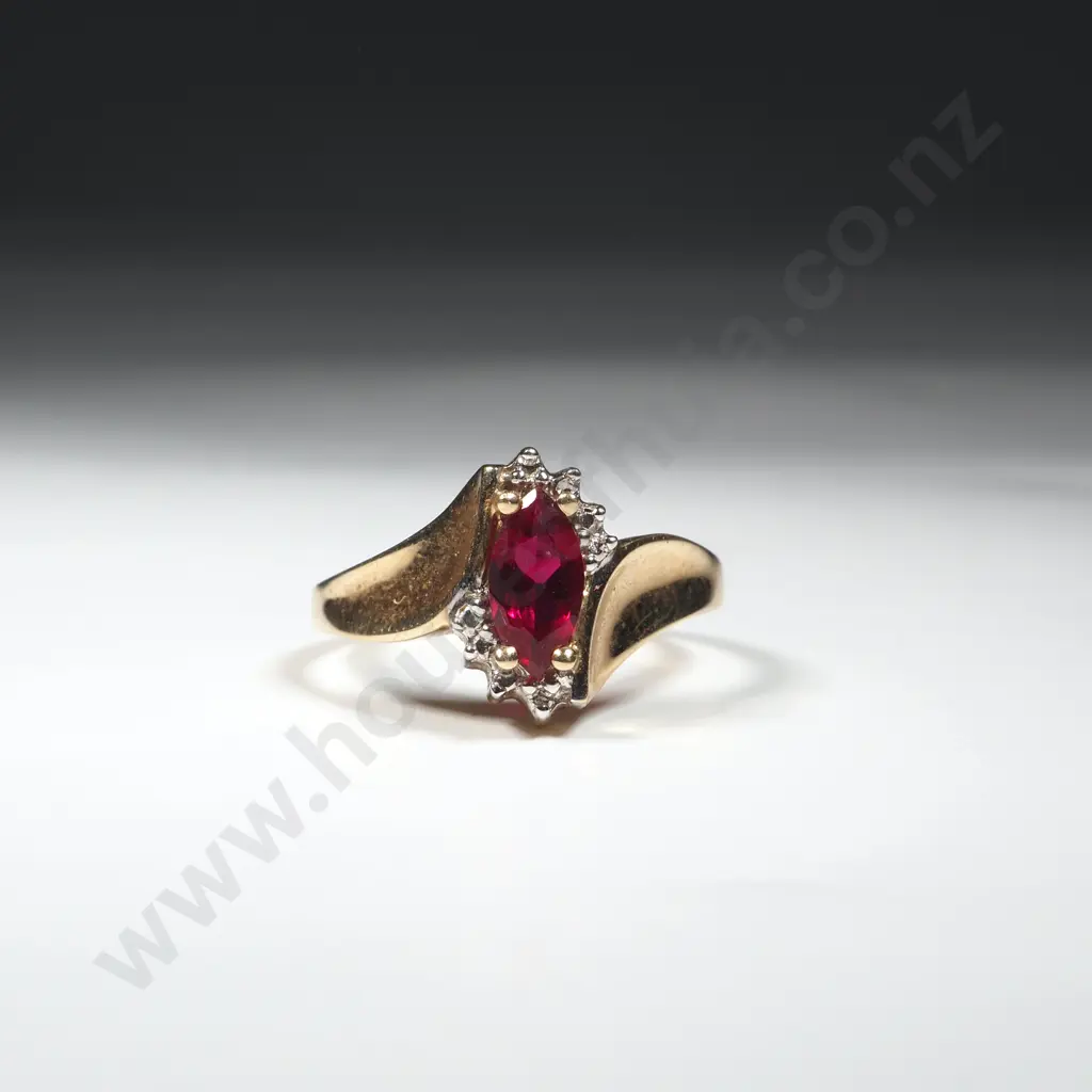 10ct Gold & Red Gem Ring Image 1++