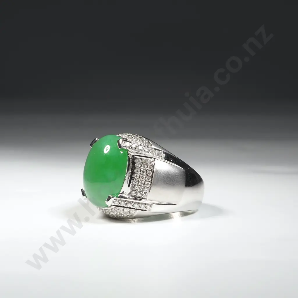 Impressive 18ct Gold, Diamond & Jade Ring Image 1++