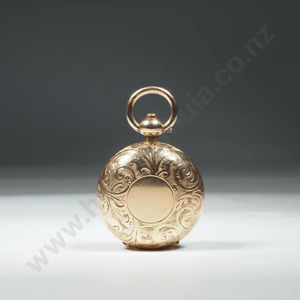 Decoratively Engraved Rolled Gold Sovereign Case Image 1++