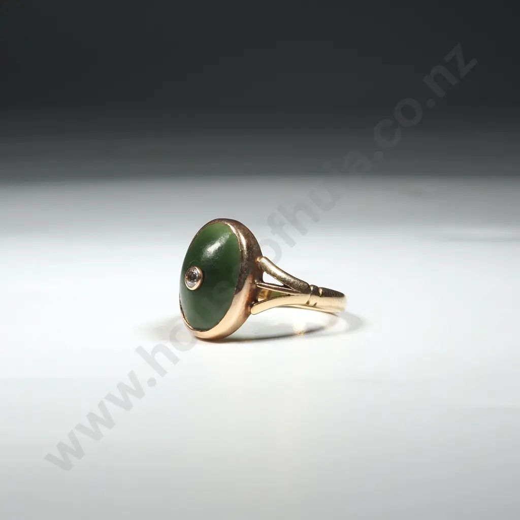Exceptional Colonial 15ct Gold Greenstone & Diamond Ring Image 1++