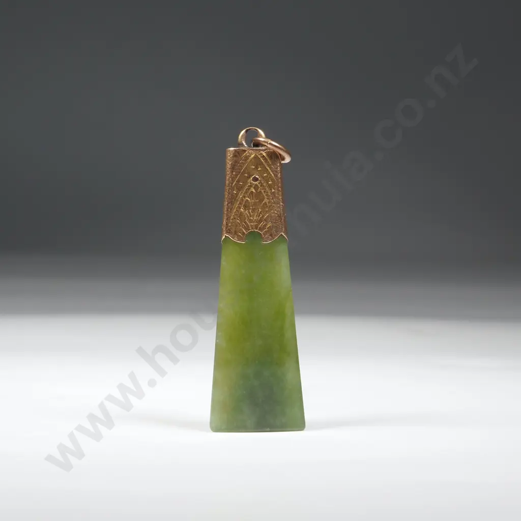 9ct Gold Colonial Greenstone Pendant Image 1++
