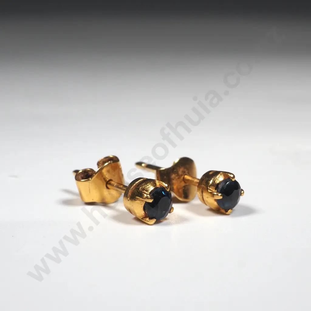 14ct Gold Sapphire Stud Earrings Image 1++
