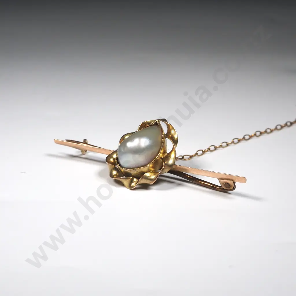 9ct Gold & Pearl Brooch Image 1++