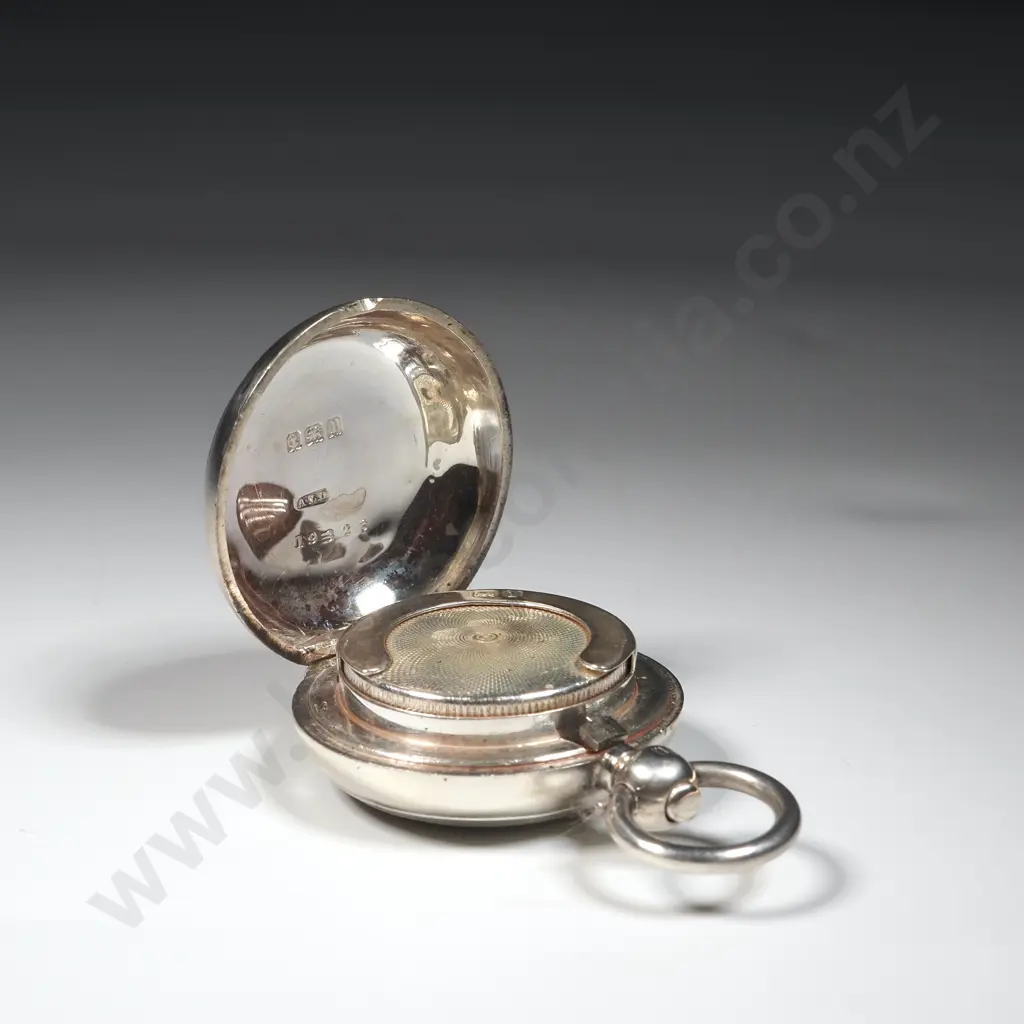 Sterling Silver Sovereign Case Wtih Engine Turned Decoration  Image 1++