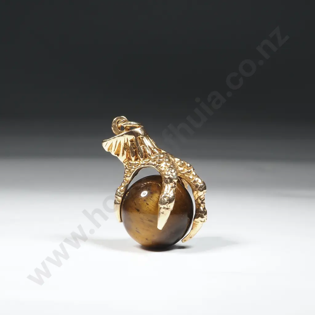 9ct Gold Tigers Eye Claw Pendant Image 1++