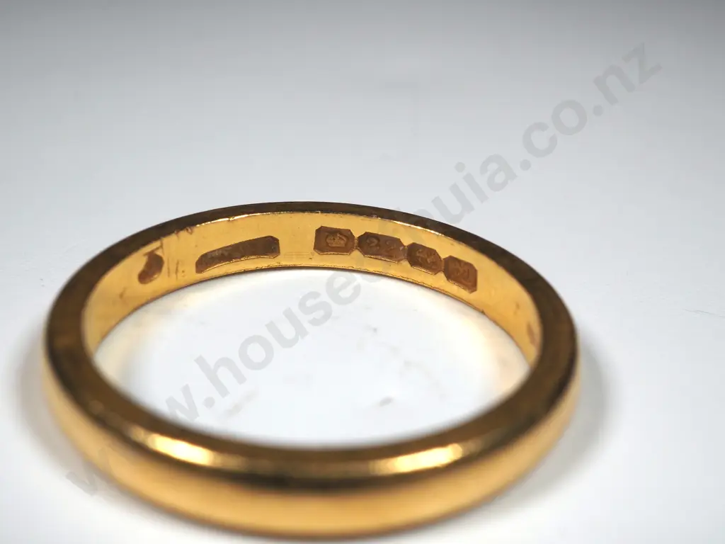22ct Gold Wedding Band w English Hallmarks Image 1++