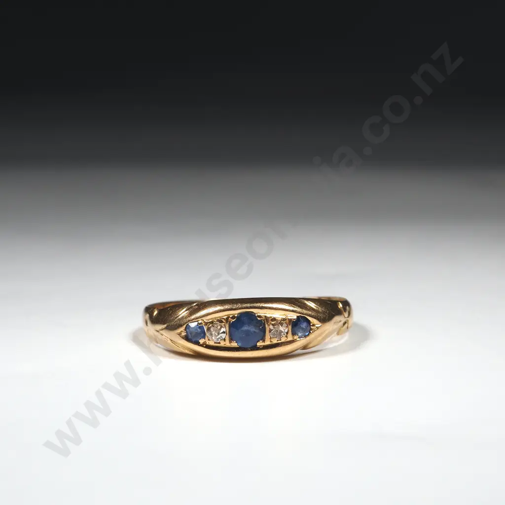 18ct Gold Diamond & Sapphire Ring w English Hallmarks Image 1++