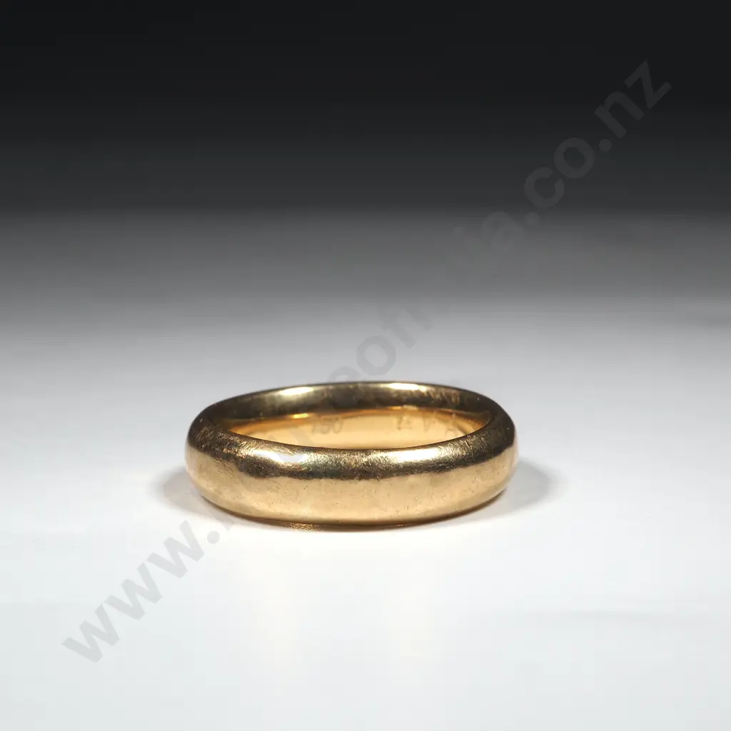 18ct Gold Wedding Band Image 1++