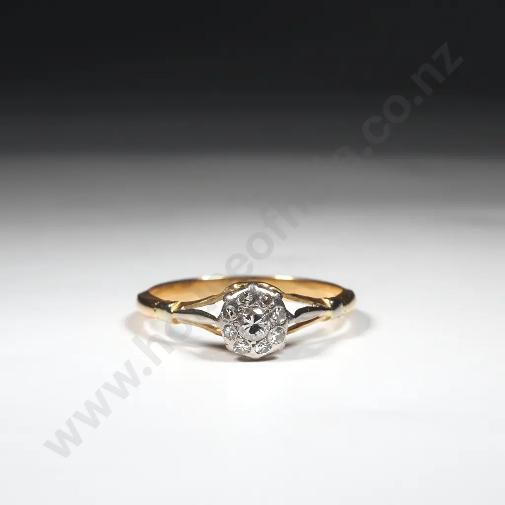 Vintage 18ct Gold Diamond Ring Image 1++