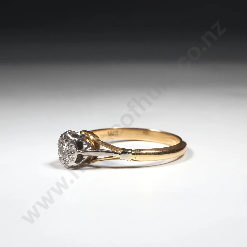 Vintage 18ct Gold Diamond Ring Image 1++