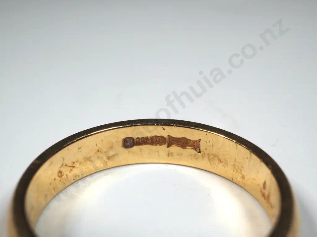 18ct Gold Wedding Band Image 1++