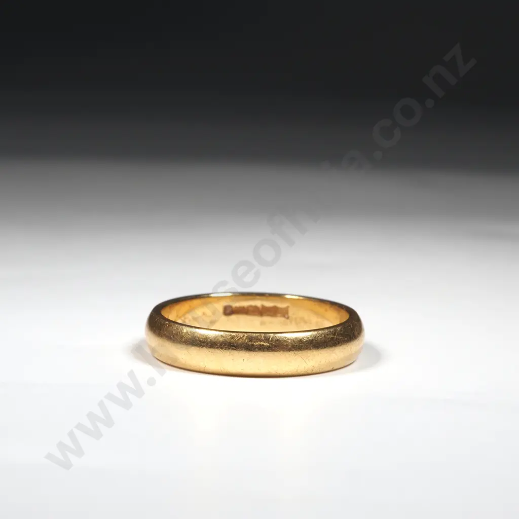 18ct Gold Wedding Band Image 1++