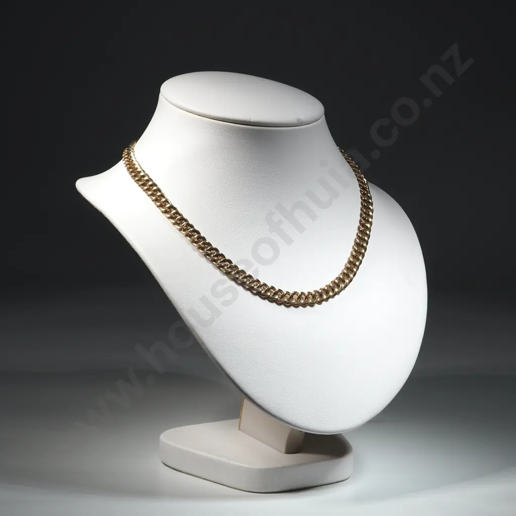 9ct Gold Flattened Curb Link Pendant Image 1++