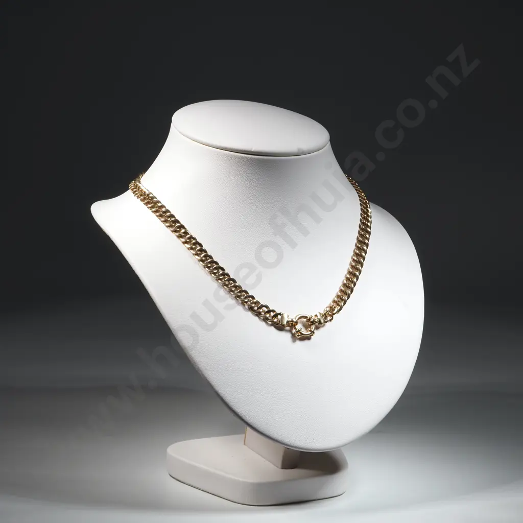 9ct Gold Flattened Curb Link Pendant Image 1++