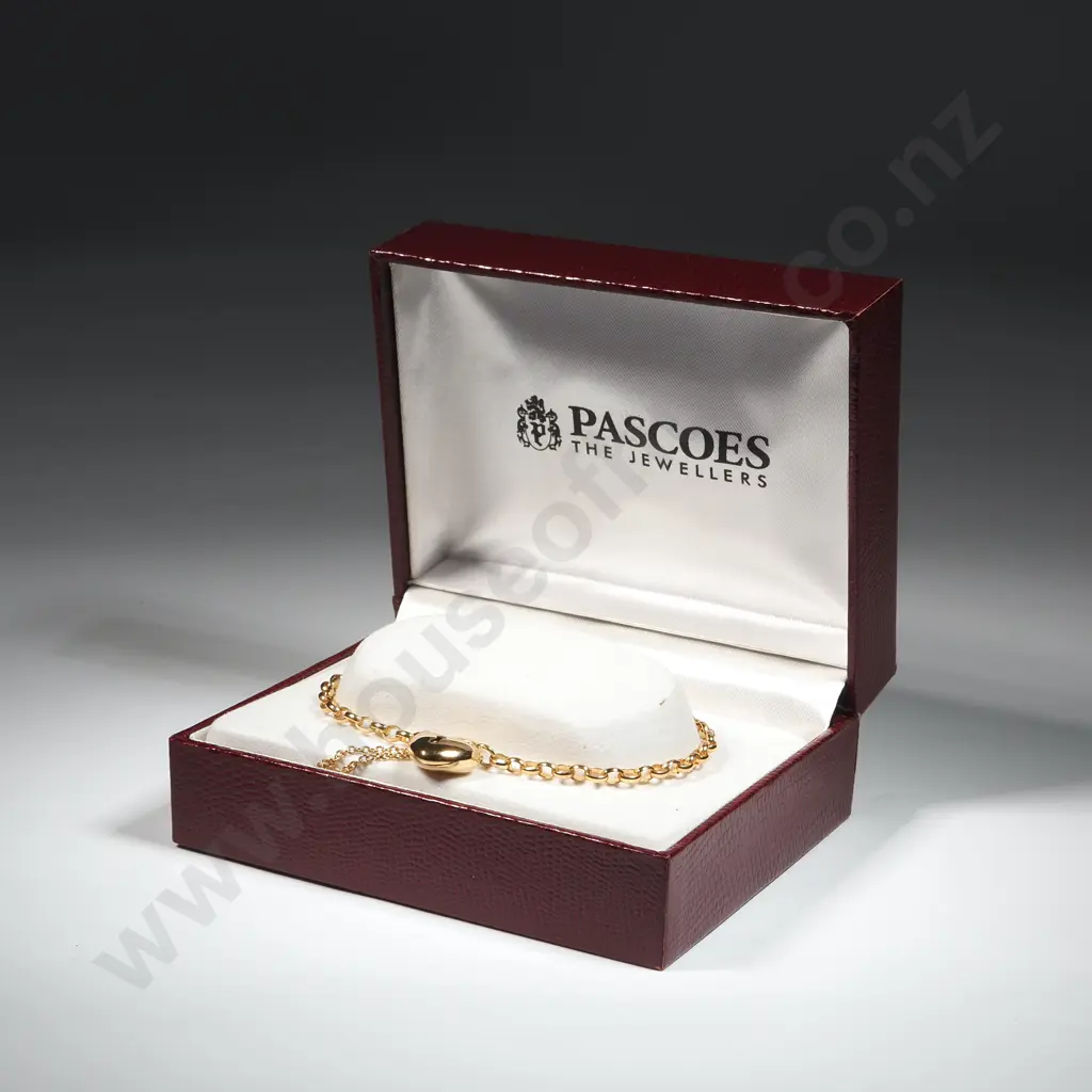 9ct Gold Chain Link  Bracelet with Heart Shaped Locket In Original Pascoes Box Image 1++